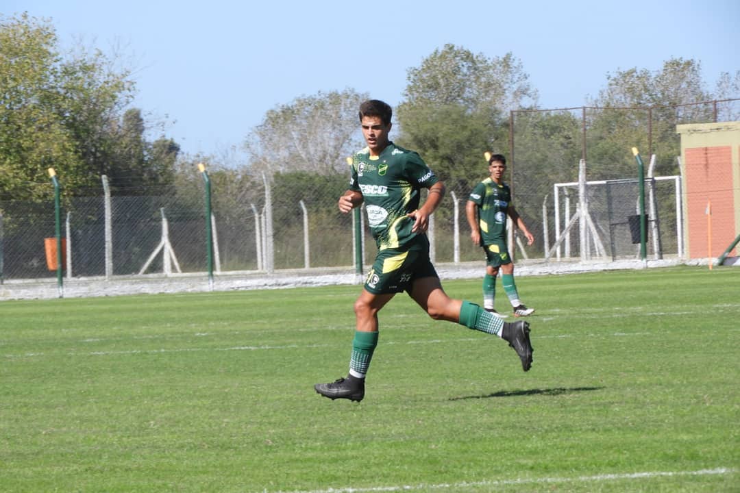 Golazo del chascomunense Tomás Sives en la reserva de Defensa y Justica en Tucumán