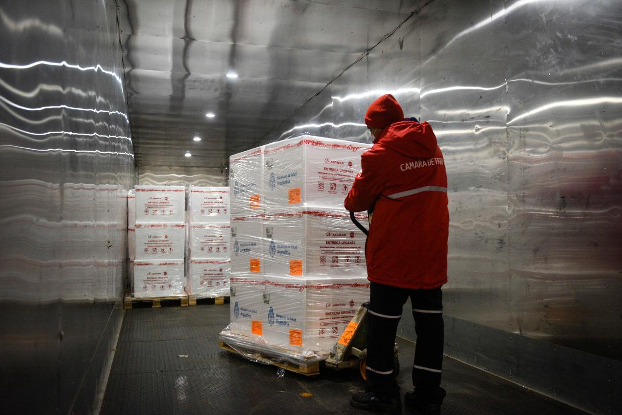 El plan de vacunación a toda marcha: comienza la distribución de 1.115.900 Astrazeneca contra el Covid-19 en todo país