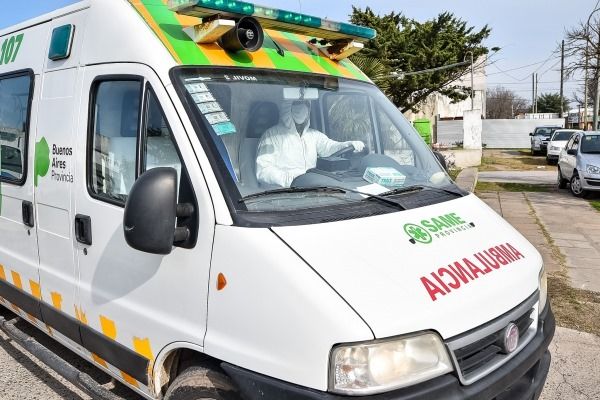 Un vehículo impactó a una silla de ruedas: La víctima se encuentra en estado de gravedad