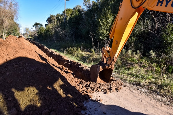 Comenzó la obra de ampliación de la red cloacal en el barrio Los Aromos