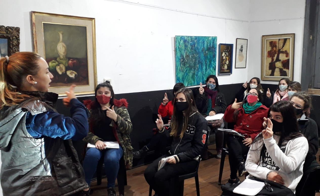 Diversos talleres presenciales se dictan en el centro cultural municipal Vieja Estación