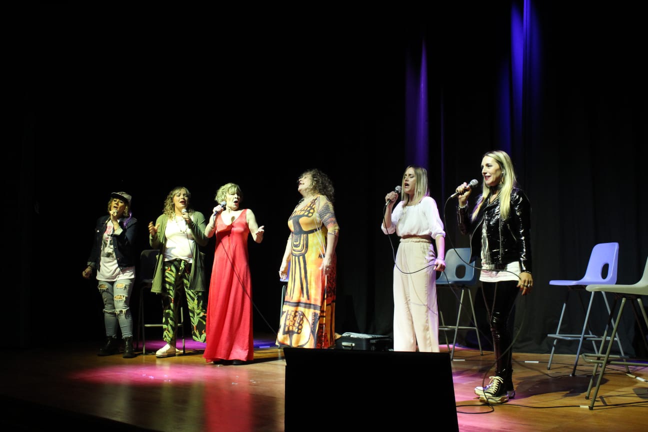 Exitosa presentación de la comedia musical “Mujeres” en el cine teatro de la ciudad de Pila