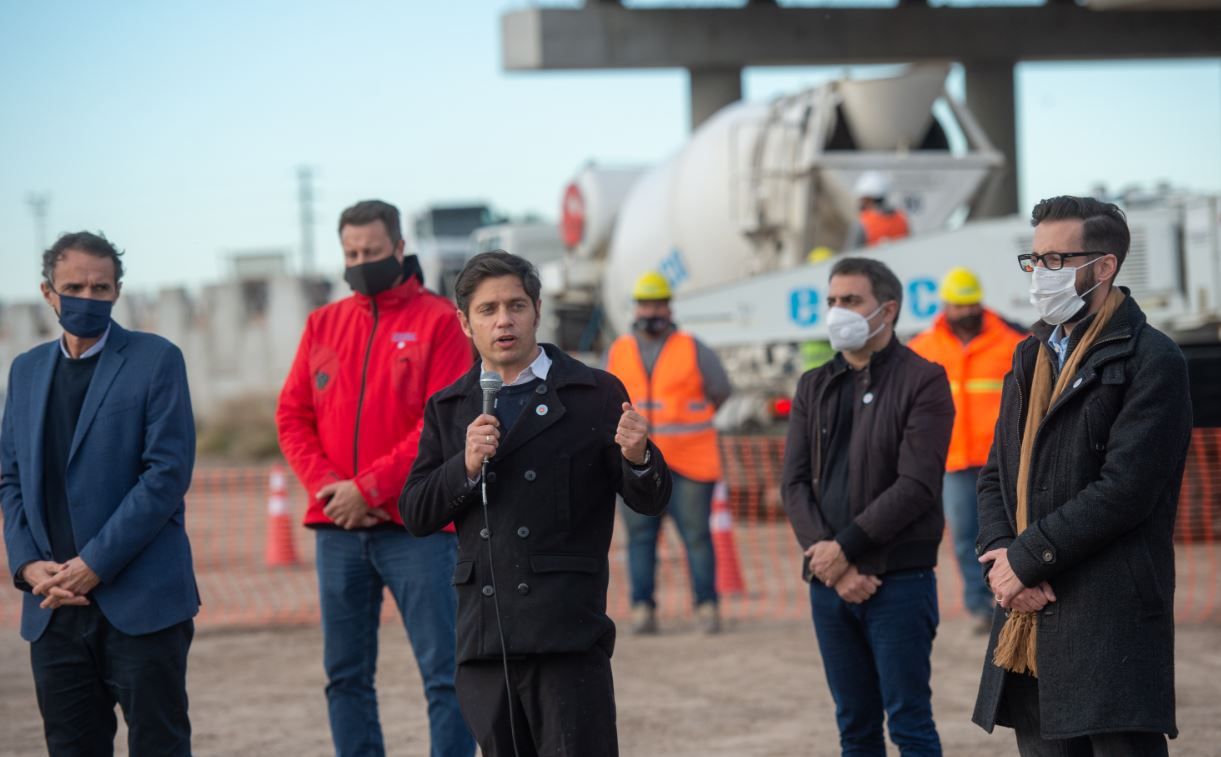 Kicillof en Bahía Blanca y Patagones: 7 millones de vacunados, obras públicas y dosis para mayores de 40 años
