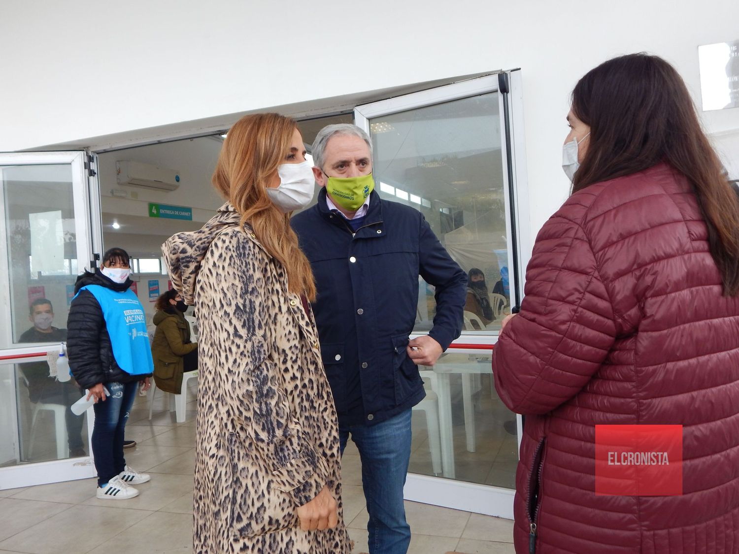 Victoria Tolosa Paz y el intendente de Chascomús recorrieron la posta de vacunación