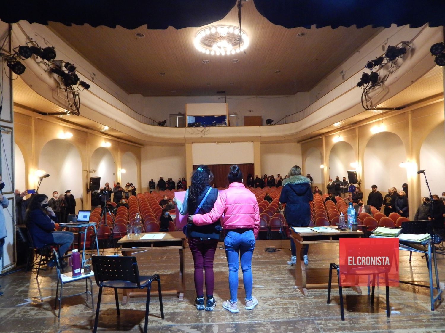 Tras manifestación y sin respuesta del ejecutivo municipal, vecinos interrumpieron en la sesión ordinaria del Concejo