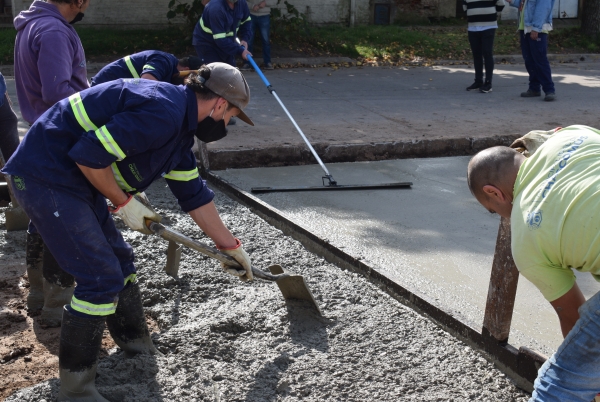 Javier Gastón: “numerosos barrios de la ciudad tendrán accesos más seguros y mejor transitabilidad”