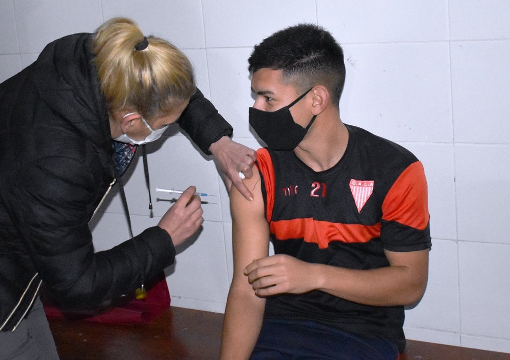 Provincia y AFA vacunarán a planteles de Primera División, Ascenso, Inferiores y Fútsal