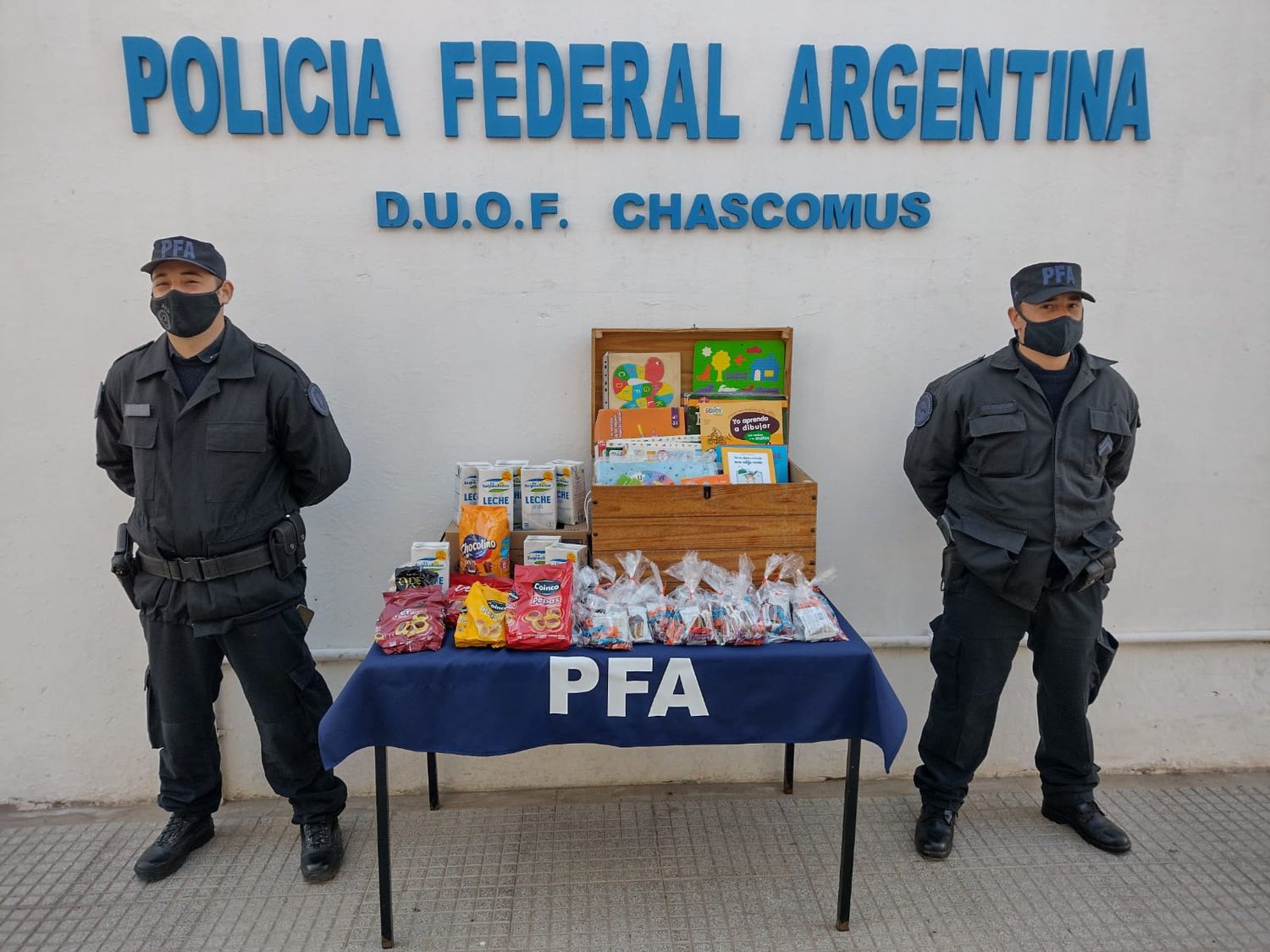 Chascomús: la Policía Federal Argentina celebró el Día de las Infancias junto a los chicos de la Escuela N° 7 del paraje Adela