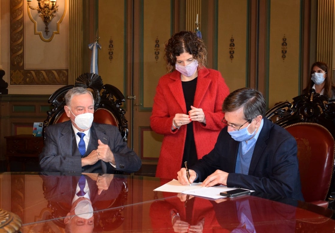 Harispe y el Presidente de la Suprema Corte firmaron la escritura de la parcela donde se construirá el Juzgado de Paz de Lezama