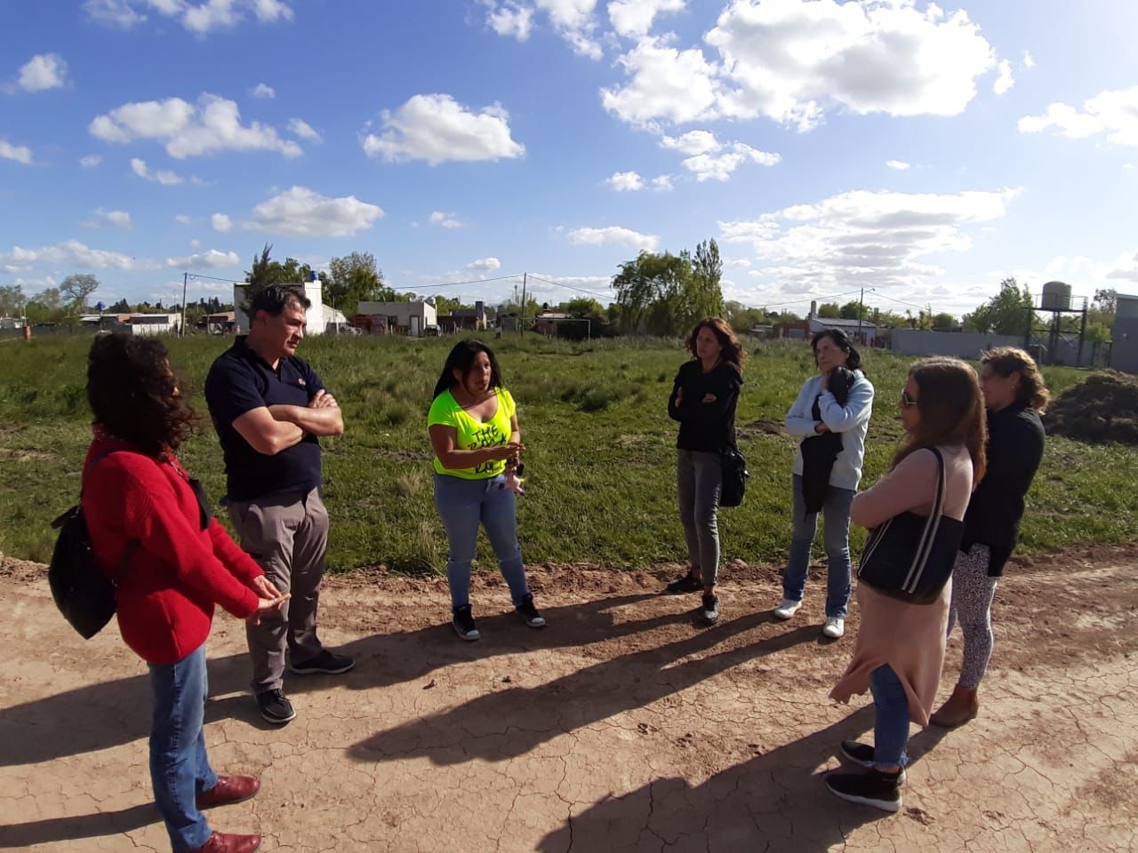Candidata de Juntos por Chascomús: Laura Moujan recorrió el barrio San Cayetano junto a vecinos