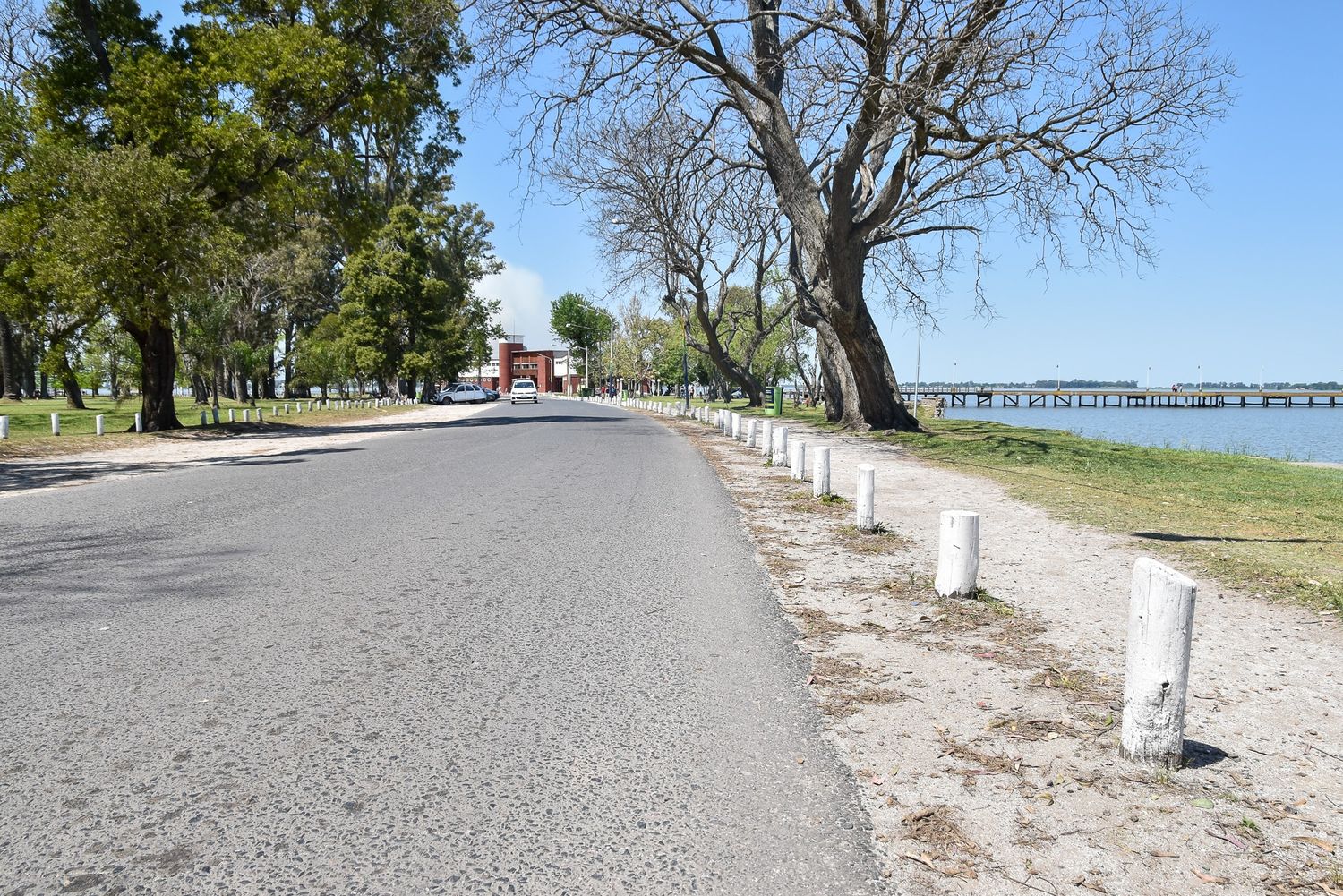 Evalúan ofertas para la construcción de vías seguras en la costanera de Chascomús