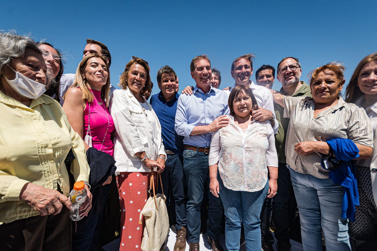 Santilli, Manes y Ocaña: “Podrán regalarte bicicletas y viajes de egresados, pero no van a poder comprar a los bonaerenses”