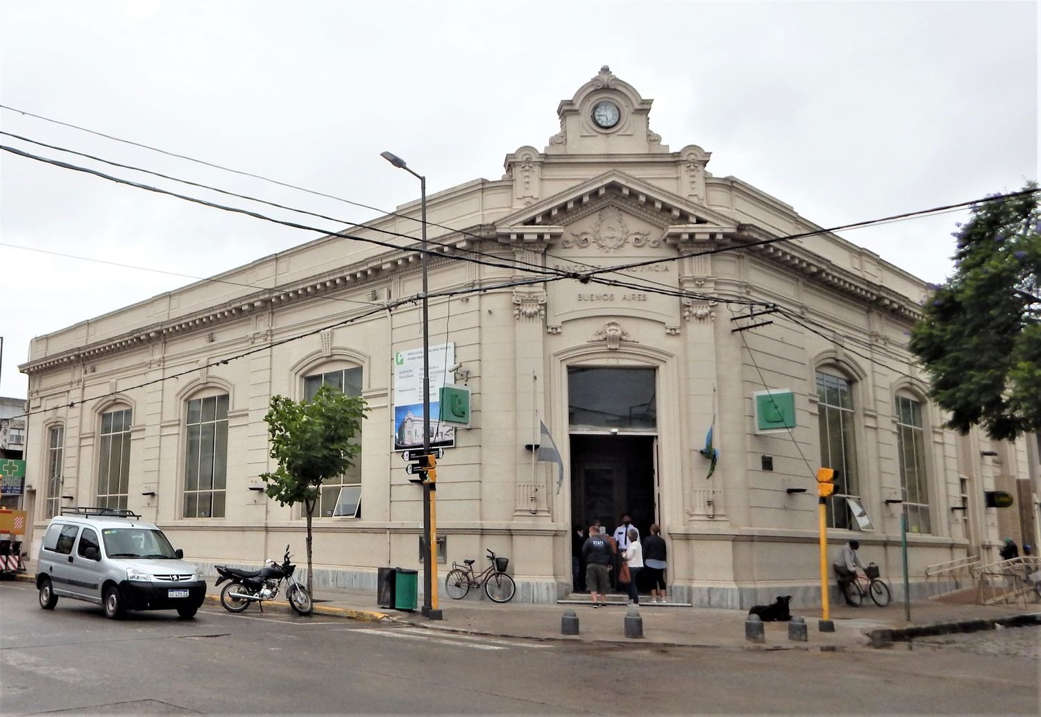 Desde este lunes, los bancos podrán atender sin turno