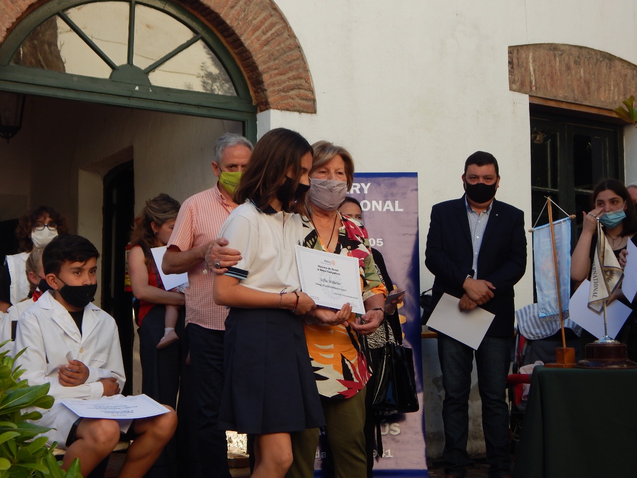 El Rotary Club Chascomús entregó diplomas a los mejores compañeros