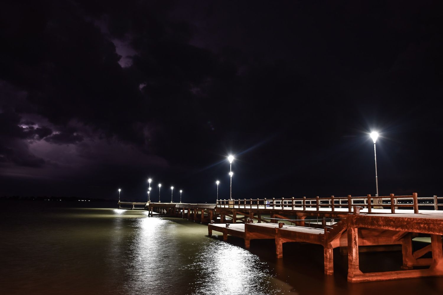 Renovaron la iluminación con tecnología led en el muelle de pescadores de Chascomús