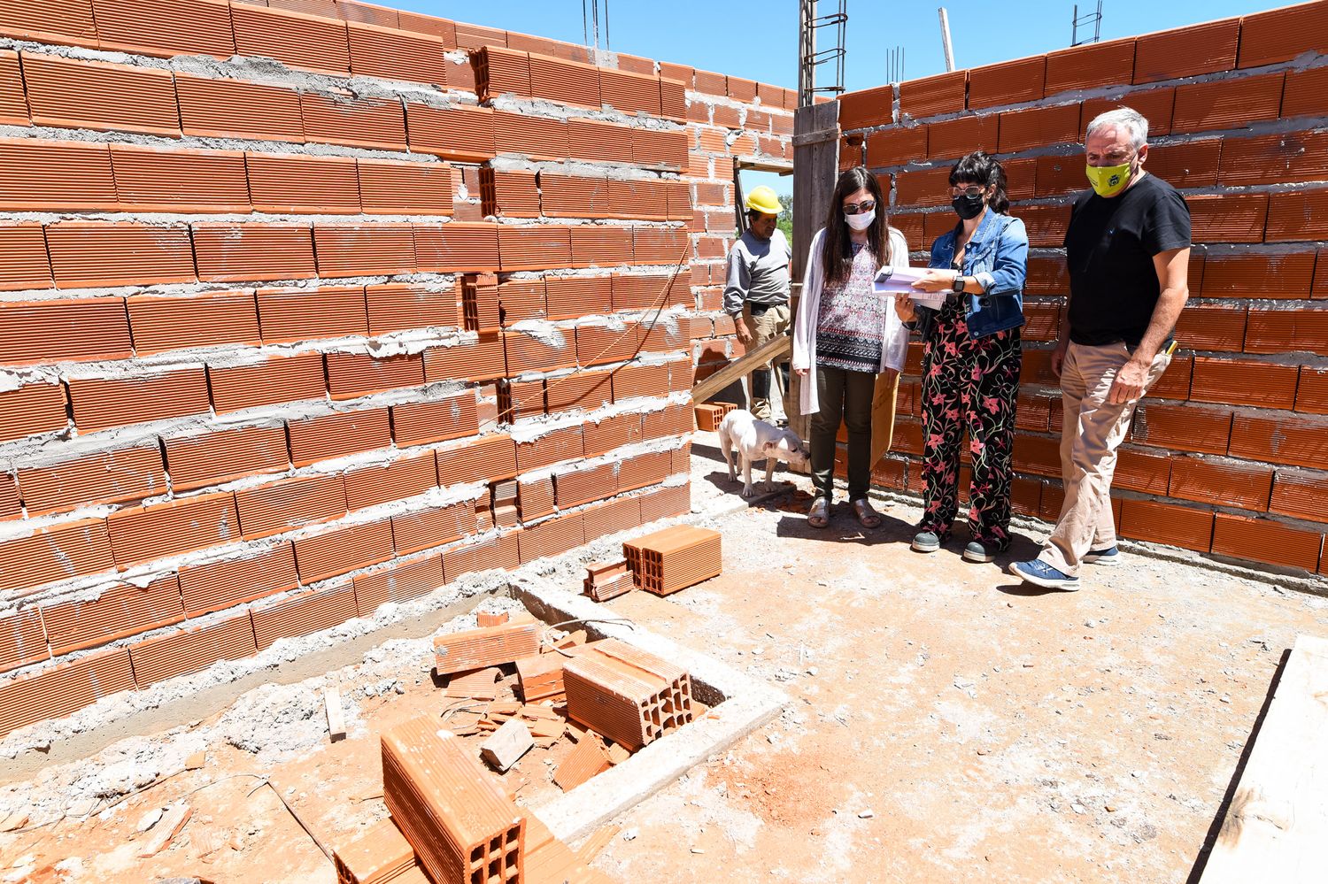 Javier Gastón evaluó los avances del nuevo CAPS para el barrio San Cayetano