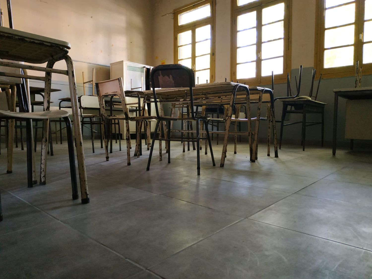 Tras articulación de la cooperadora de la Escuela 5 y el Consejo Escolar se lograron cambiar pisos