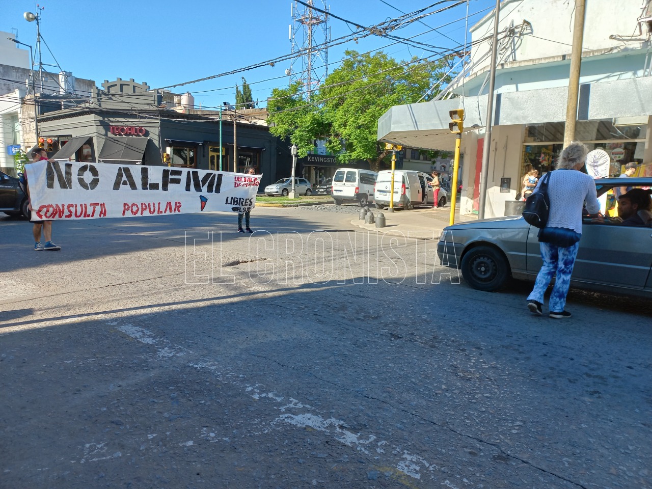 Ayer desde el partido Libres del Sur Chascomús realizaron semaforazos en rechazo al FMI