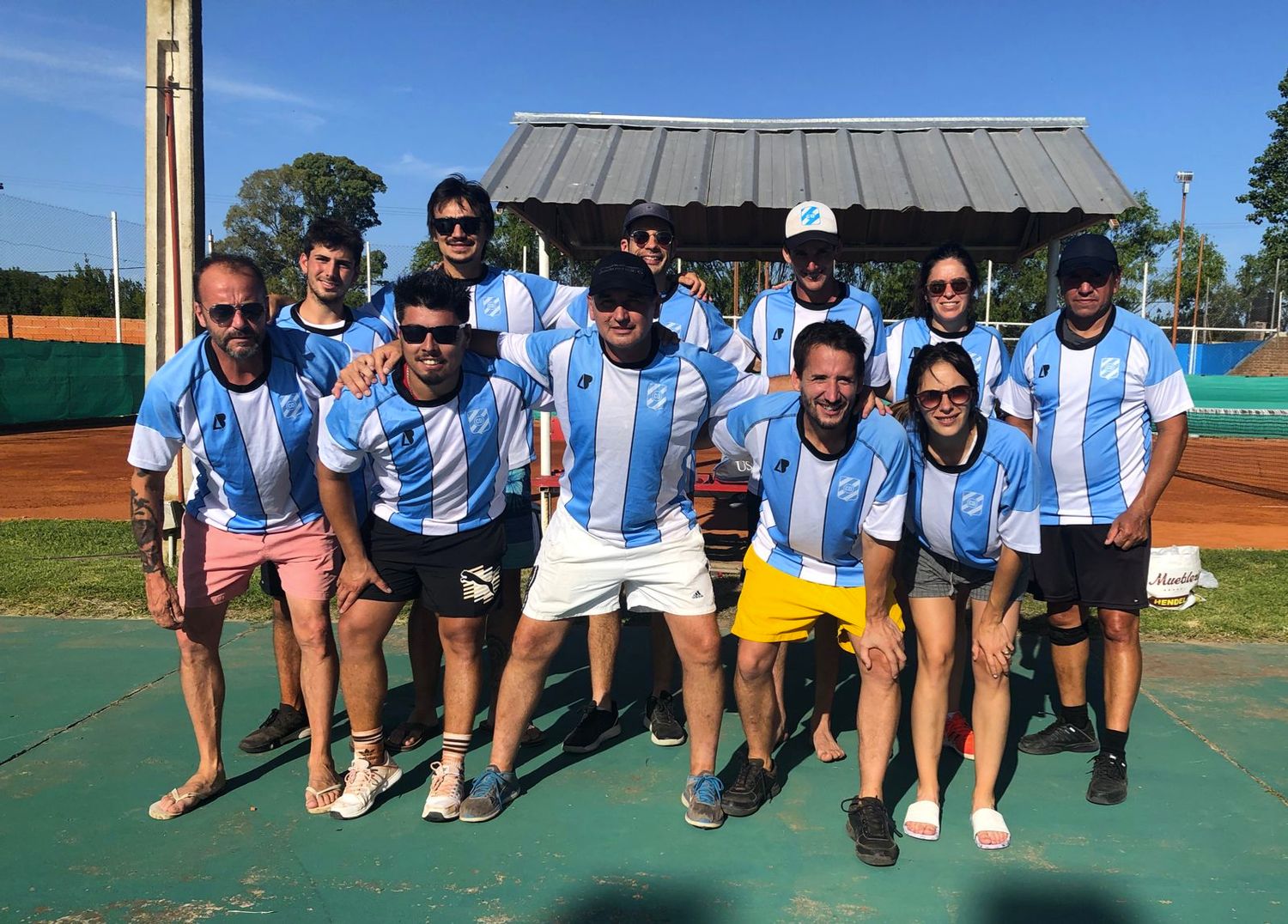 El equipo de Deportivo Chascomús juega este domingo en el Intercubles de Tenis