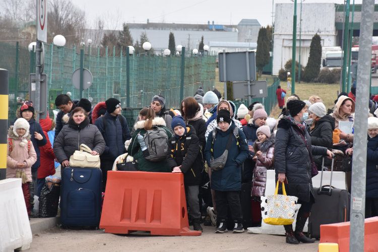 A un mes del inicio de la invasión rusa, 127 argentinos ya escaparon de Ucrania