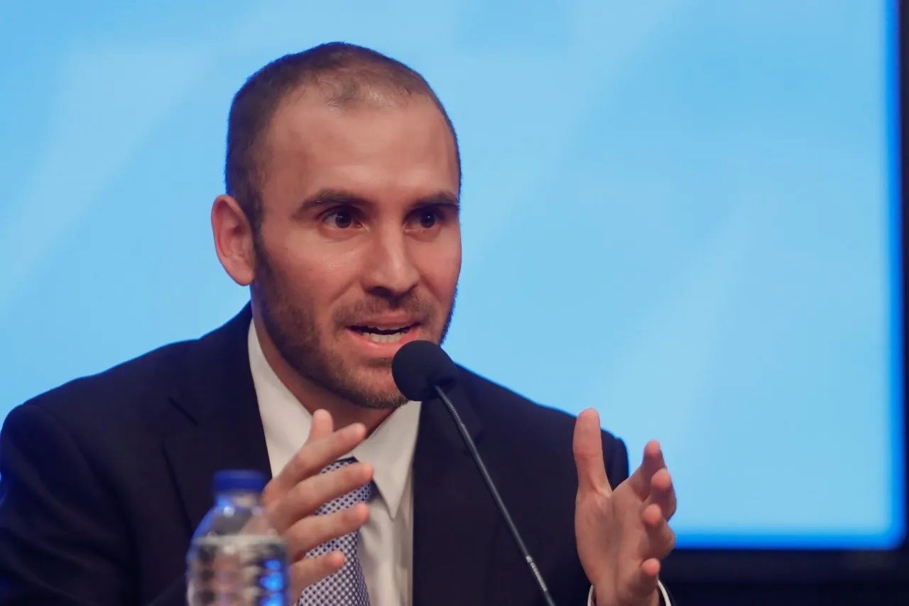 Guzmán celebró el acuerdo con el FMI en Twitter: “No hay quita de derechos a los trabajadores”