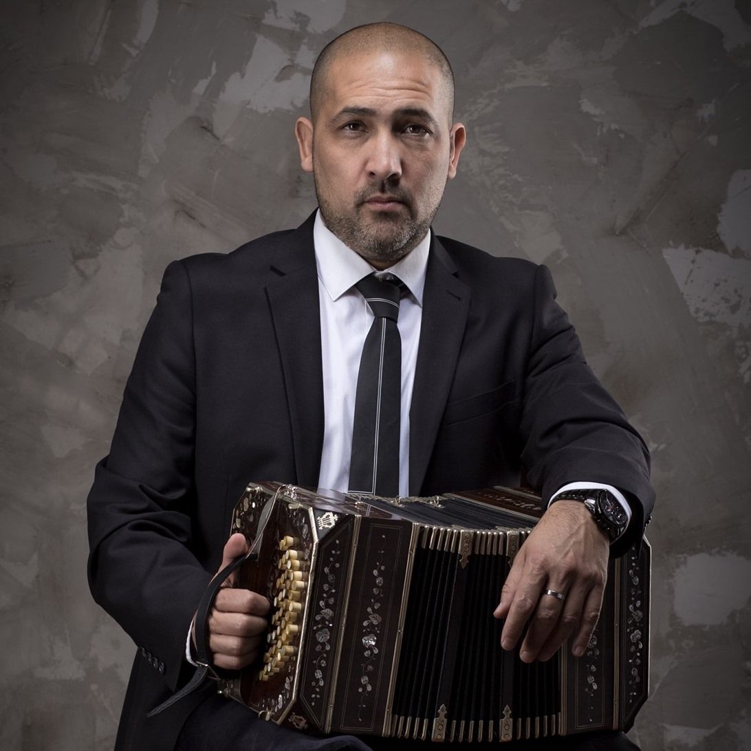 CIERRE DEL FESTIVAL DE TANGO: Llega al Brazzola el bandoneonista Horacio Romo junto a la Filarmónica local y el contrabajista Daniel Falasca