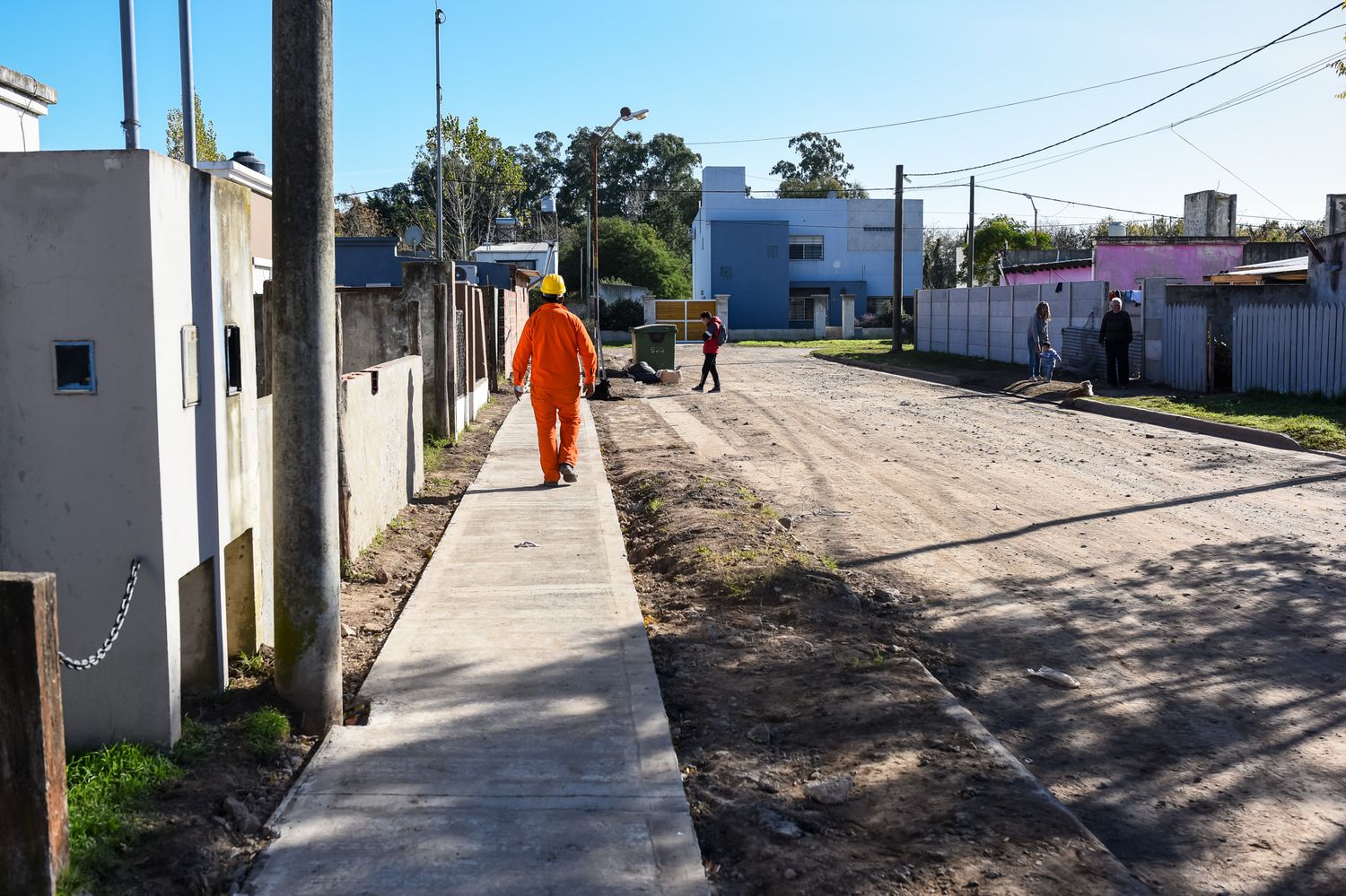Finalizó la primera manzana con veredas en barrio San Luis