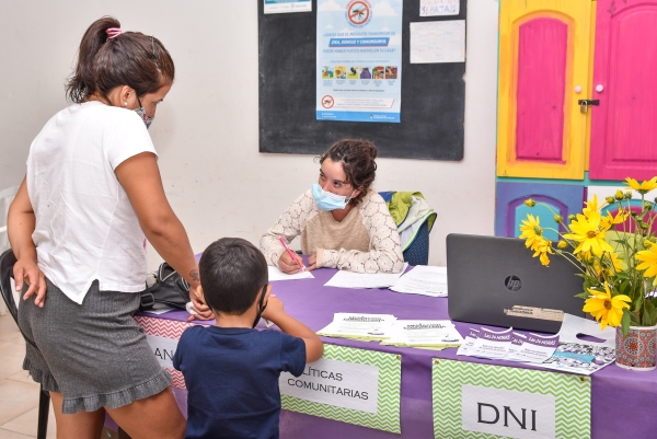 Postas de salud como parte de una jornada interdisciplinaria en el barrio La Noria