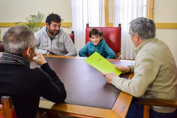 Entrega de subsidio para un joven deportista chascomunense