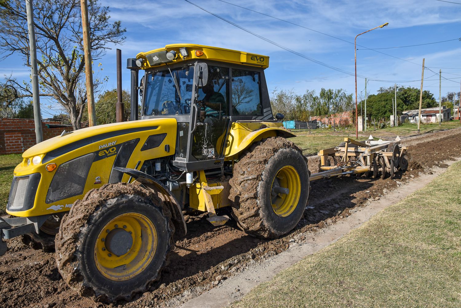 Javier Gastón: “llegar con el asfalto al barrio Iporá era uno de los compromisos a cumplir”