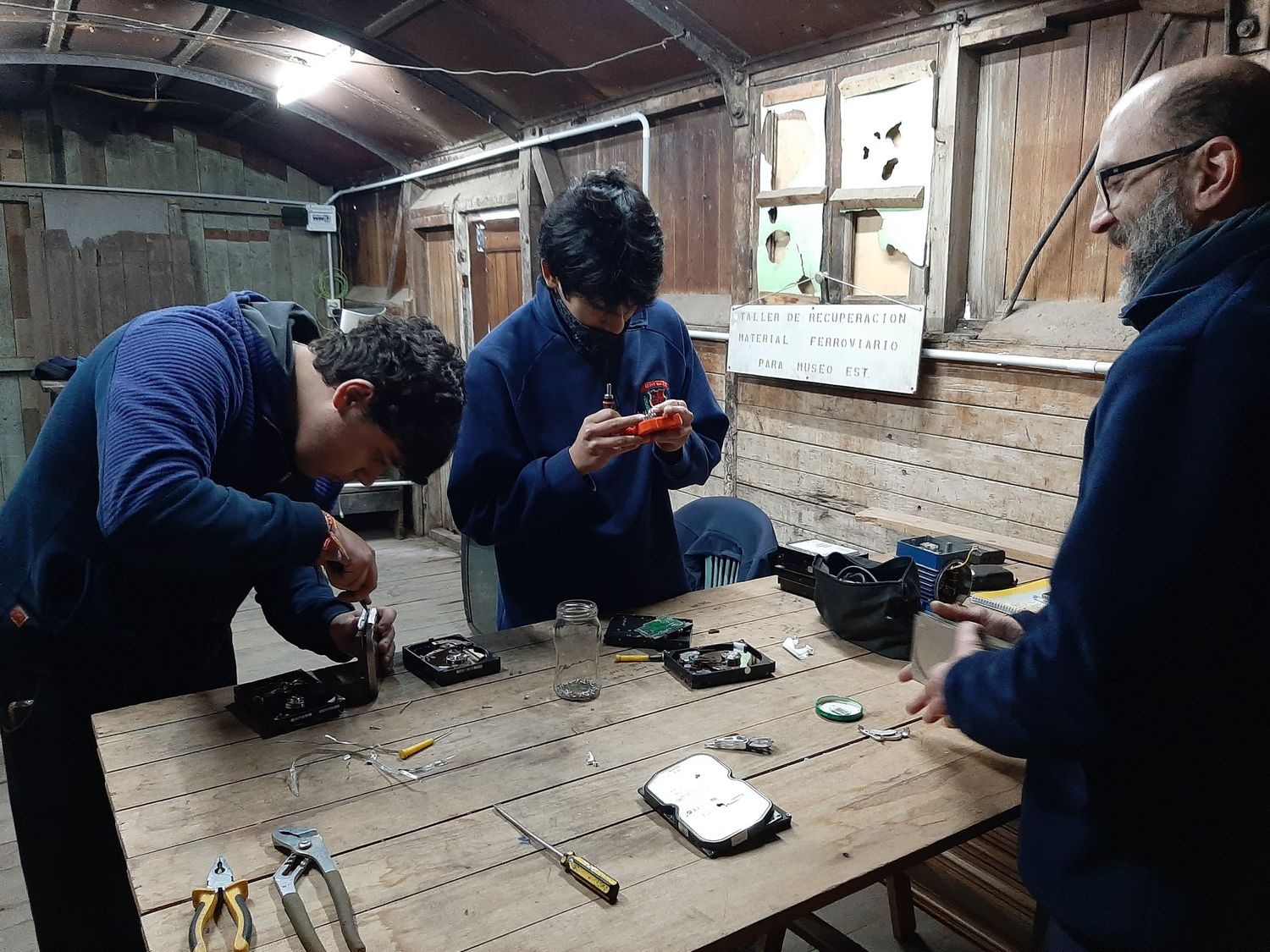 Alumnos de la Escuela Técnica desarrollan proyecto de Aerogeneradores en el Taller Municipal de Ingeniería Inversa