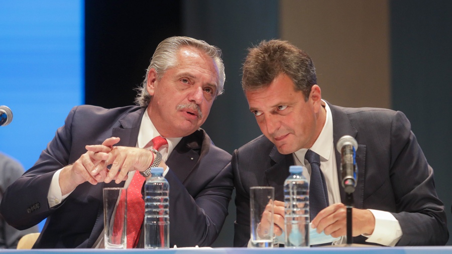 El Presidente reorganizó las áreas económicas y designó a Massa en un ministerio ampliado