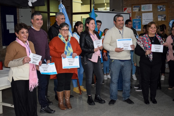 Entrega de diplomas a los egresados del Plan Fines en nuestra ciudad