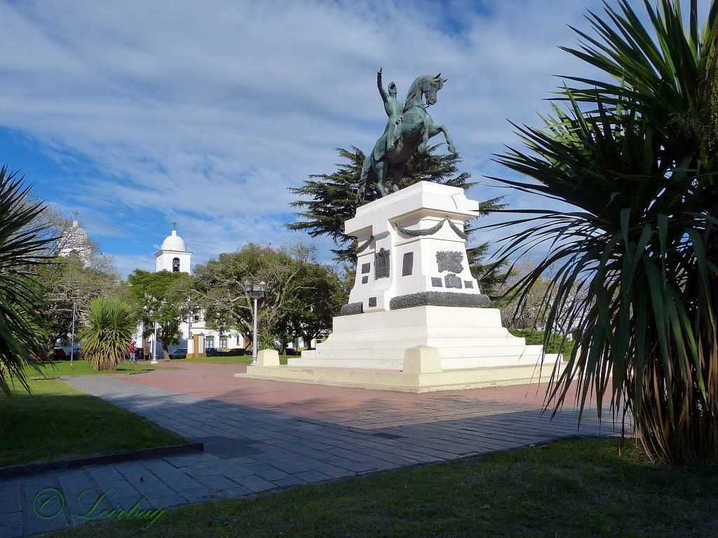 Homenaje al General José de San Martín en plaza Independencia