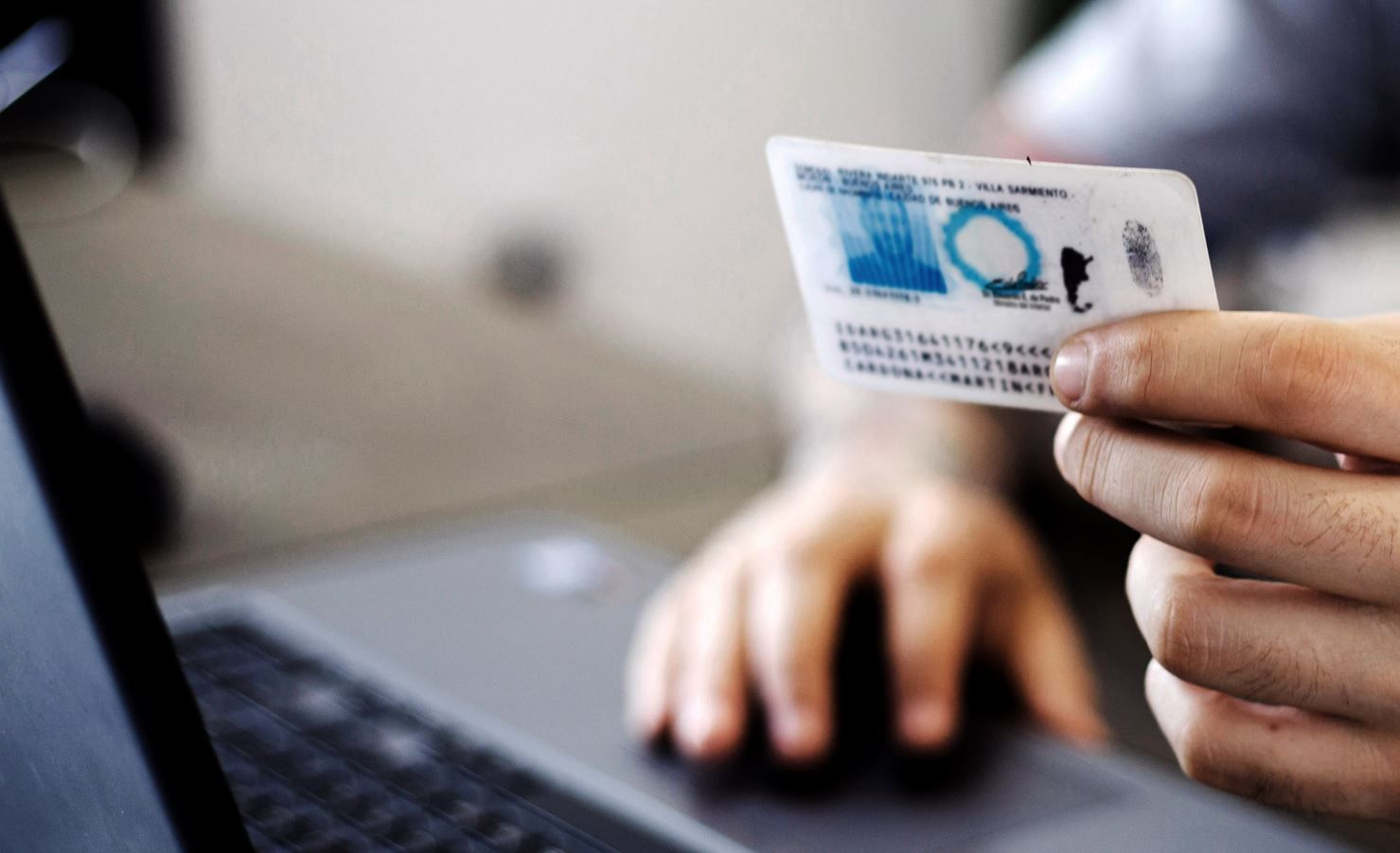 Trámites más caros: ¿cuánto cuesta ahora hacer el DNI y el Pasaporte?