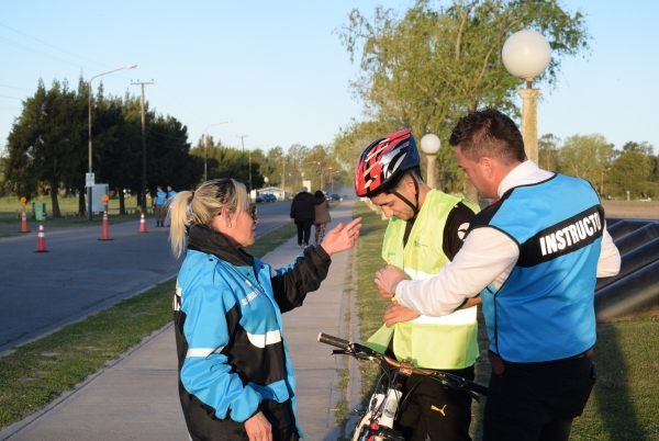 Realizaron operativo de concientización y seguridad para ciclistas en la avenida Costanera