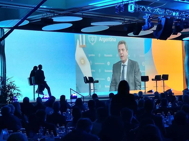 Massa en IDEA: “La política tiene que ceder y dar ejemplo de austeridad”