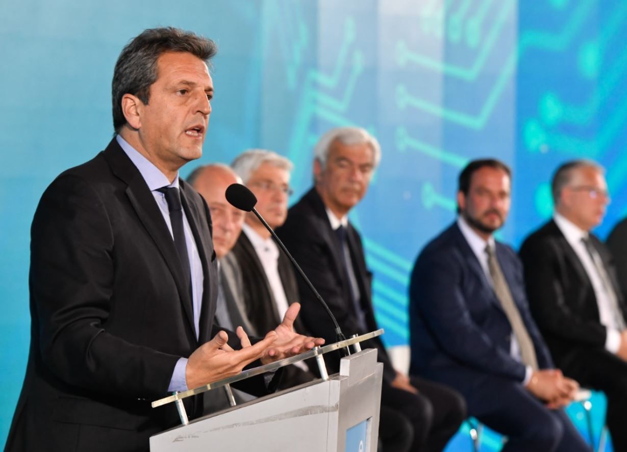 Massa dijo que siete empresas participarán en “Precios Justos” y que en junio estaría listo el gasoducto Néstor Kirchner