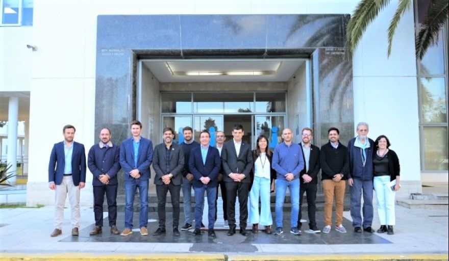 RANCHOS ENTRE ELLOS: La Provincia acuerda con la UNAJ, el dictado de carreras universitarias en nueve municipios