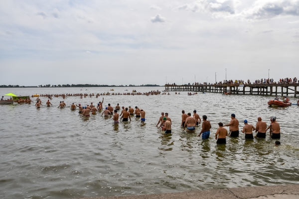 Con más de 750 nadadores inició el circuito de Aguas Abiertas en la laguna de Chascomús