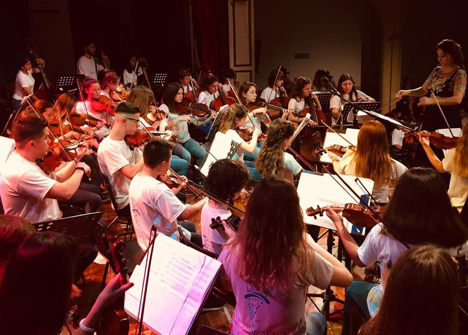 Hoy: Encuentro coral en la biblioteca Sarmiento y una peña sinfónica de la Orquesta-Escuela en barrio Jardín