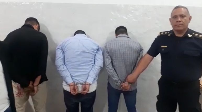 Aprehendieron a los autores del robo a vehículo estacionado en local de Ruta 2