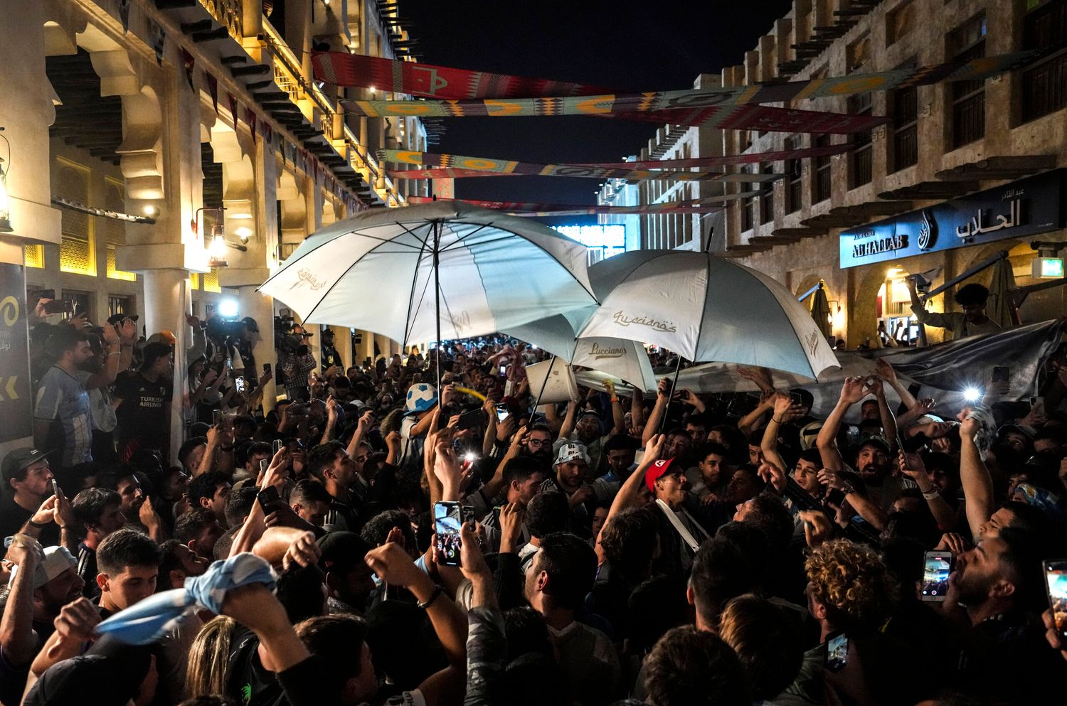 Los hinchas argentinos realizaron el último banderazo en Qatar