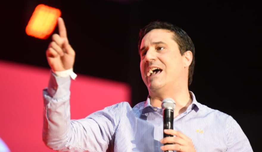 Maximiliano Abad oficializó su candidatura para la gobernación bonaerense