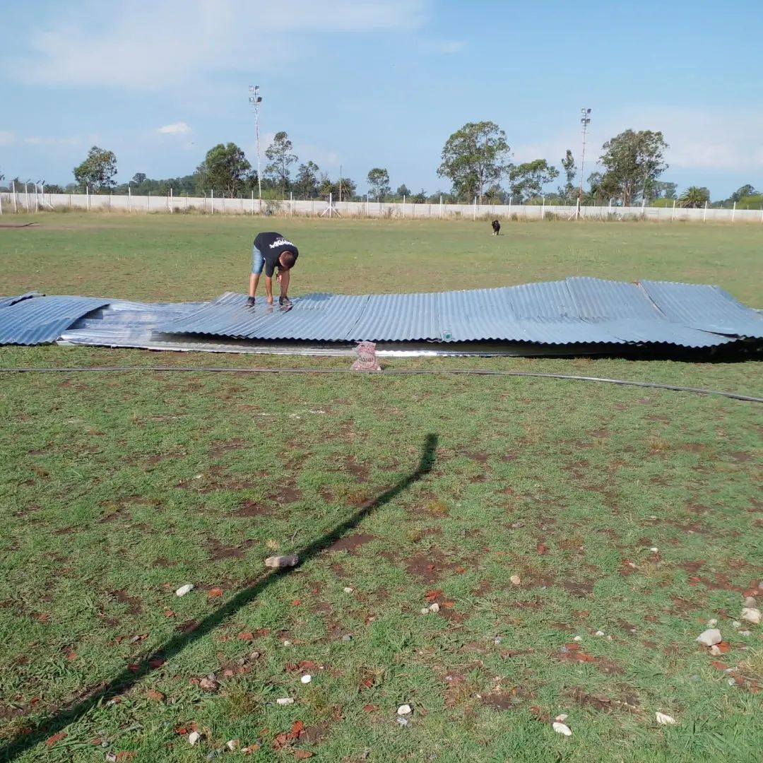 Por la fuerte tormenta, se desprendió el techo de la obra del Club Atlético Tiro Federal