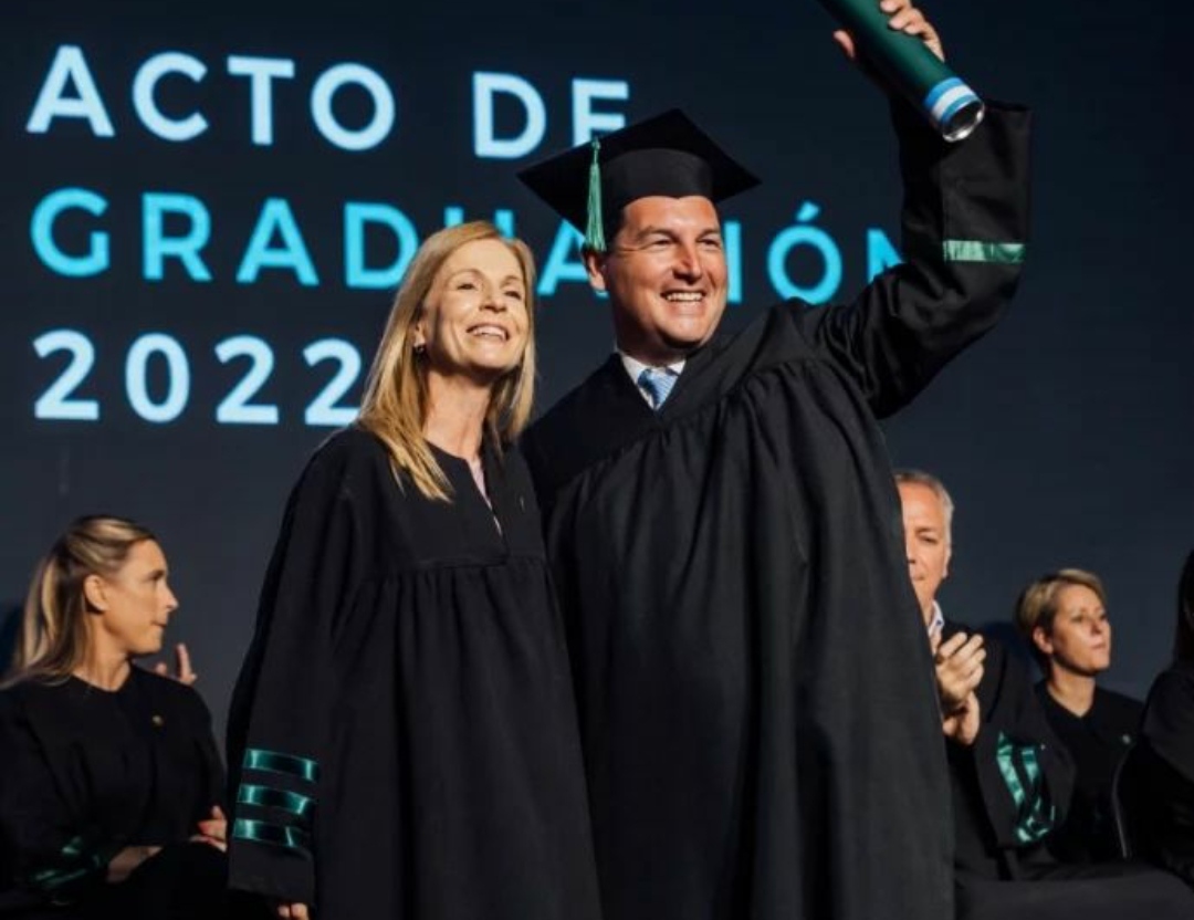 El ex concejal justicialista Gabriel Macchi recibió ayer el título de Abogado