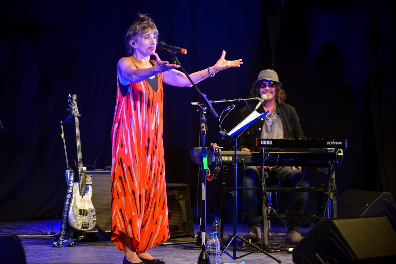 Artistas icónicos del rock nacional pasaron por el escenario del Teatro Brazzola