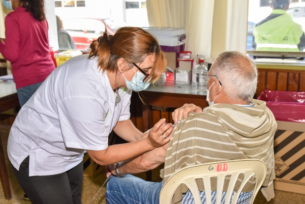 CHASCOMÚS: Continúa la vacunación contra el Covid-19 en OSECAC