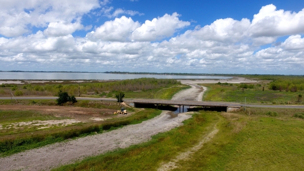 Amplios sectores de la laguna de Chascomús quedan al descubierto como consecuencia de la grave sequía