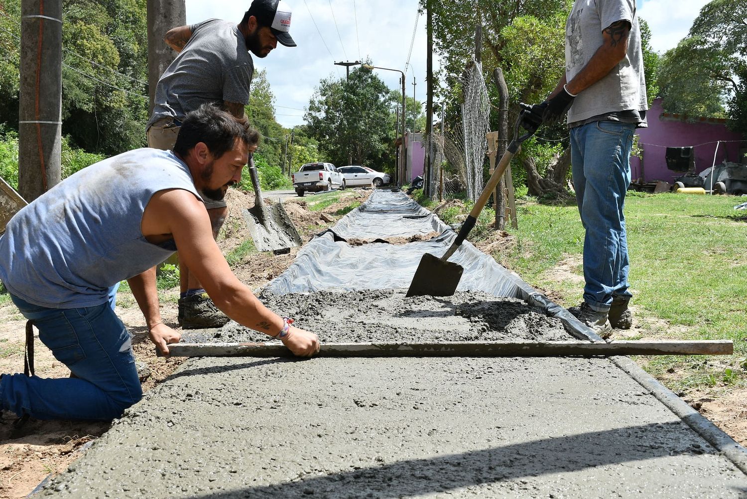 Avanza la construcción de veredas comunitarias en el barrio San Luis